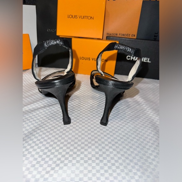 ⭐️FALL SALE⭐️ Manolo Blahnik Black Satin and Leather Heels. size 41 - Picture 9 of 11